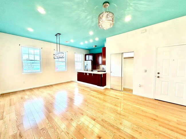 Foto del edificio - 606 John F. Kennedy Blvd