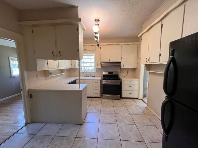 Building Photo - Beautiful 3 Bedroom Home