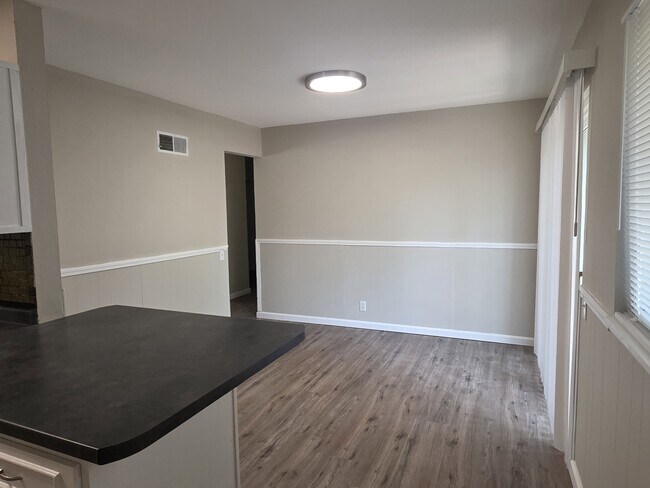Foto del edificio - 2259 Ainsworth Dr