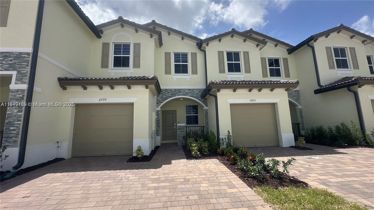 Foto principal - 2797 SE 25th Ave