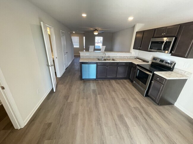 Building Photo - New 3 Bedroom 2.5 Bathroom Home!