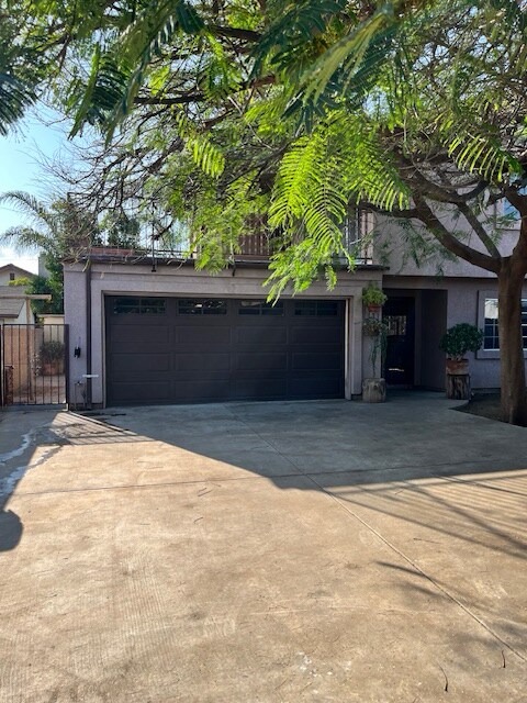 Building Photo - 6119 Greenwood Ave