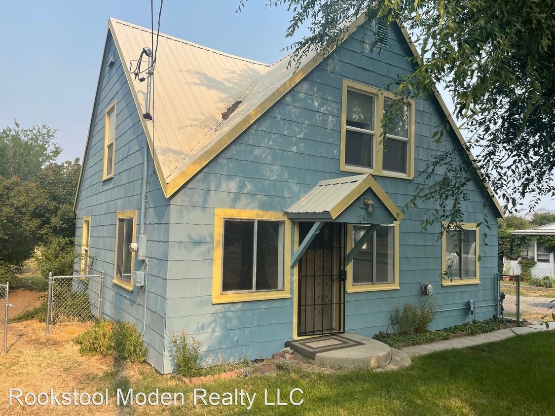3 br, 1.5 bath House 1562 Wiard St House Rental in Klamath Falls
