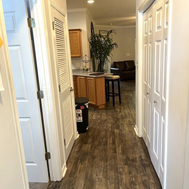 Building Photo - 120 Lazy Willow Ln