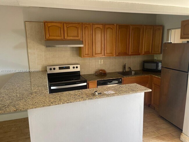 Foto del edificio - 4111 Stirling Rd