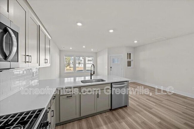 Foto del edificio - 448 Mill Park Way