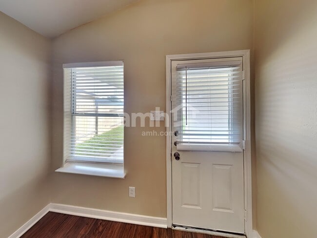 Foto del edificio - 28926 Village Creek Loop