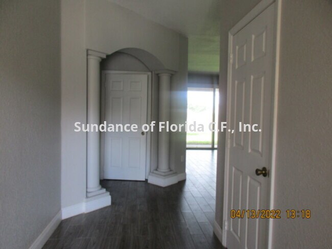 Building Photo - Gated Community close to 'The Loop'