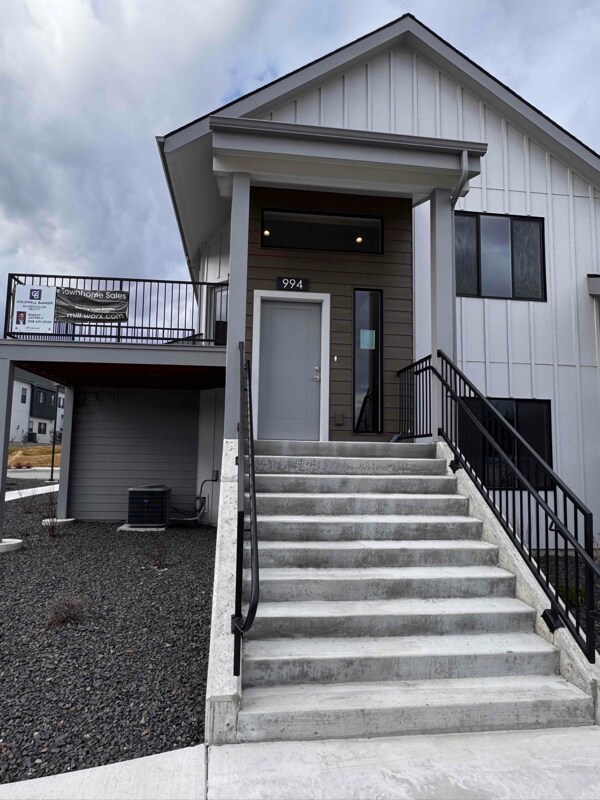 Foto del edificio - 994 E RR Ave