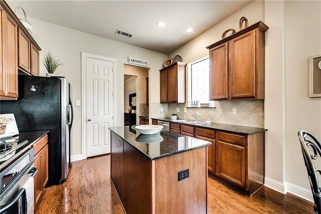 Foto del edificio - 2301 Canyon Creek Dr