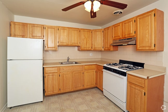Kitchen - Birchwood Hills Apartments