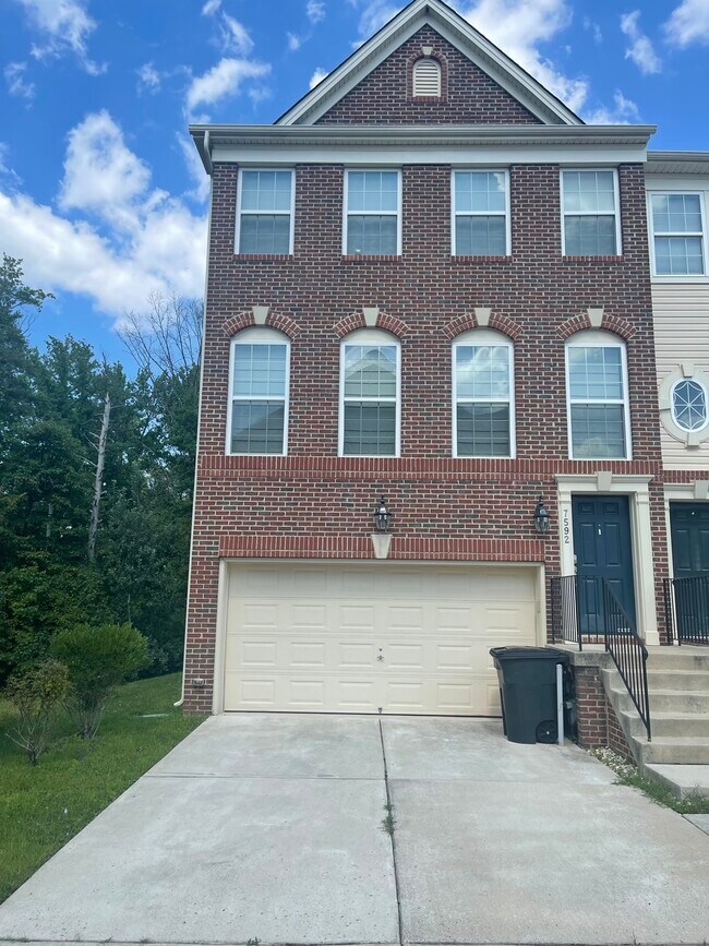 Building Photo - 7592 Stonehouse Run Dr