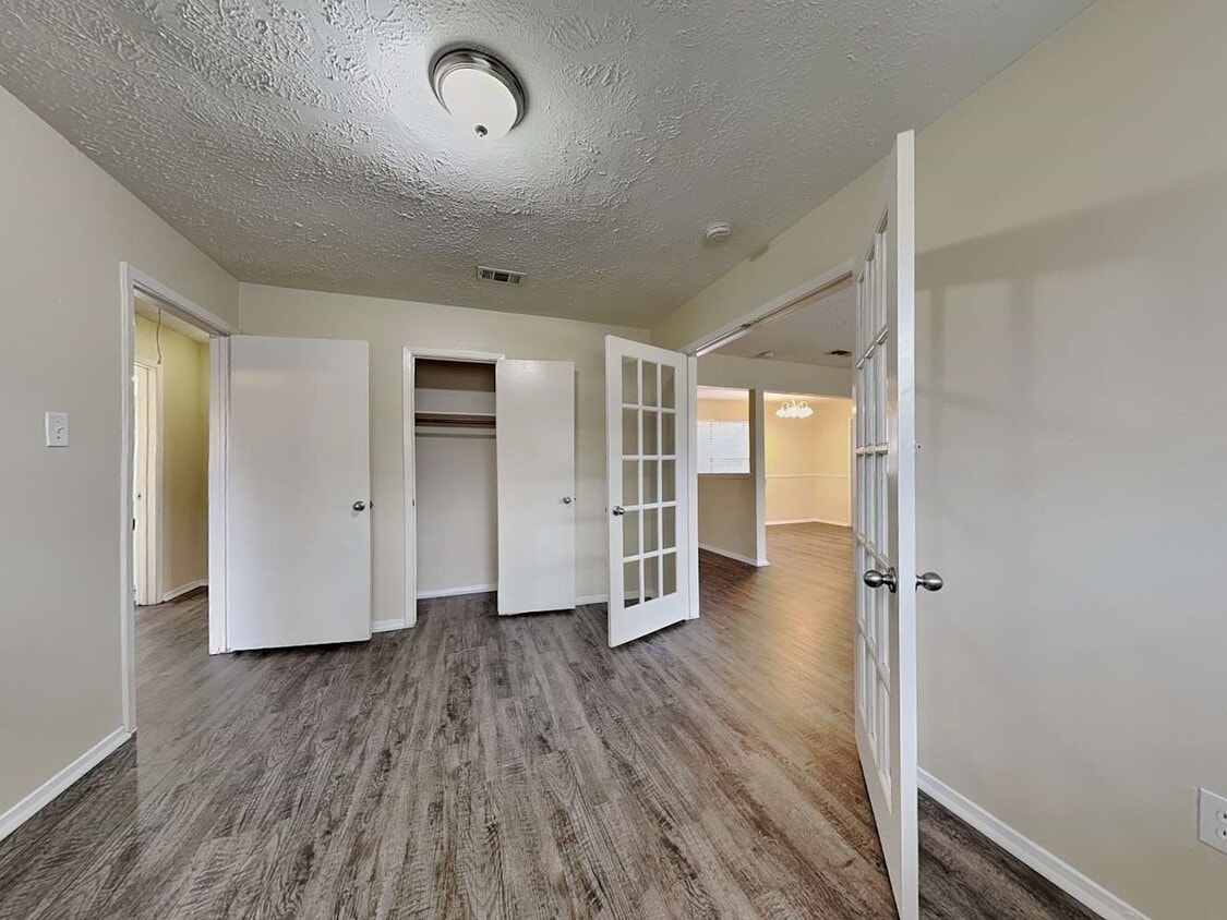 Building Photo - 14234 Montaigne Dr