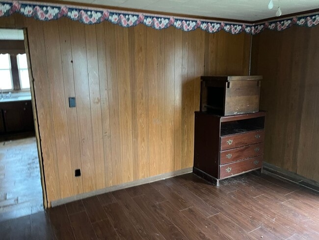 Building Photo - Near Garden of the Gods! - $490 MONTH / $8...