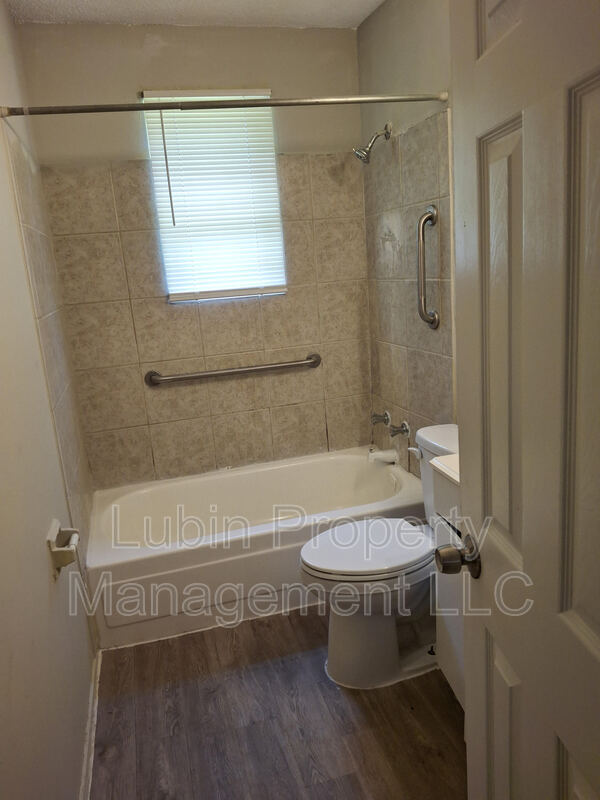 Building Photo - 753 Kings Alley