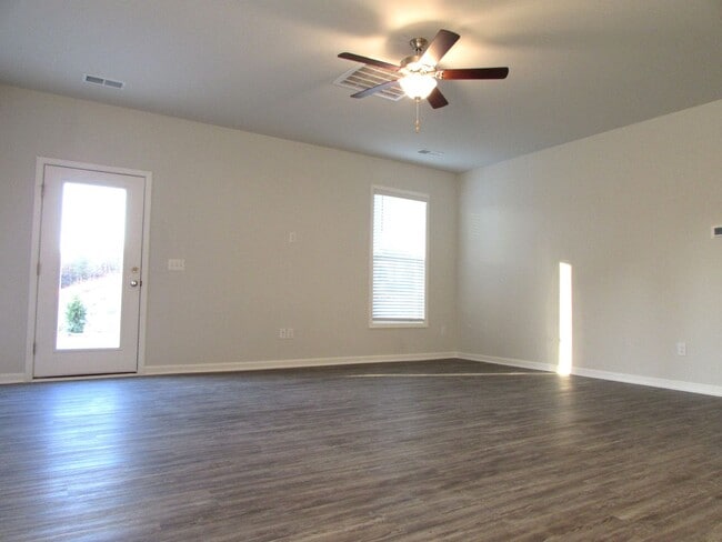 Foto del edificio - Spacious 4 Bedroom/ 3 Bathroom Home in Lovely Terrell - 2 Car Garage - Washer/Dryer and Lawn Main...