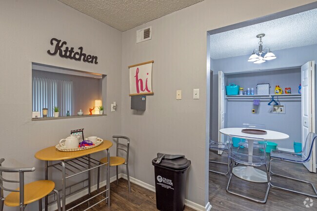 2BR, 2BT - The Mingler - 1020SF - Cocina - The Social