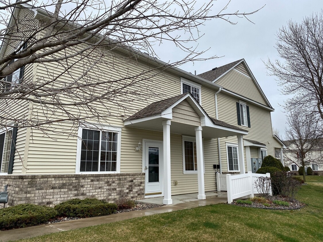 9769 Urbandale Ln N, Maple Grove, MN 55311 Townhome Rentals in Maple