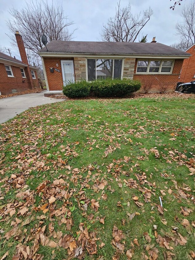 Foto principal - 3bed/2.5bath Brick Ranch with 2 car Garage...