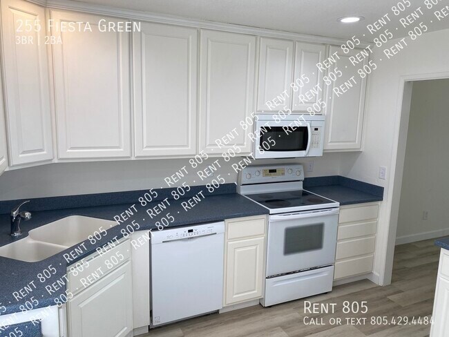 Building Photo - Spacious 3 Bedroom/2 Bath 55+ Condo