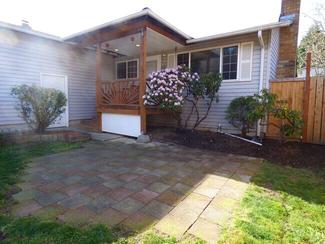 Building Photo - Spacious West Seattle Rambler with Huge Ga...