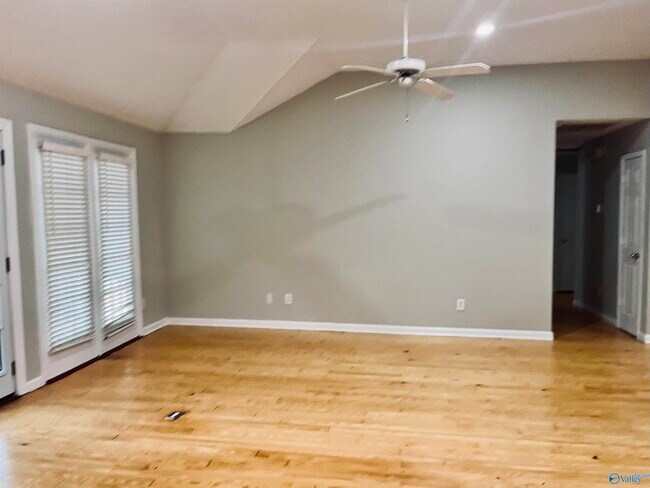 Foto del edificio - 232 Mountain Creek Dr