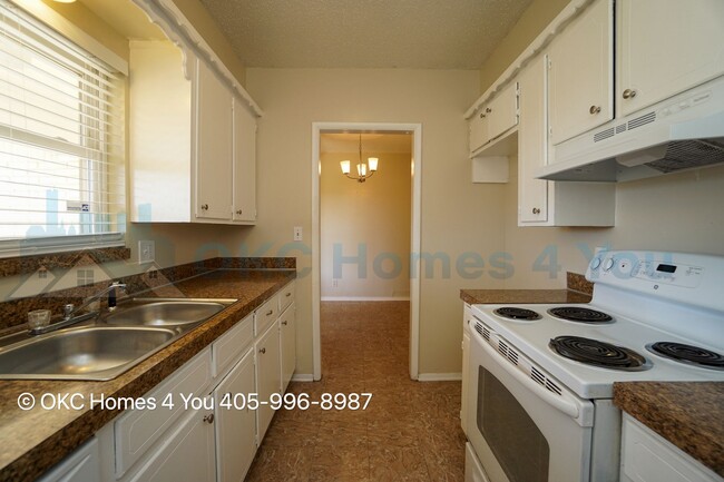 Foto del edificio - Updated 3 Bed Duplex! Move-in special save...