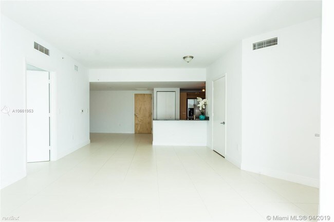 Building Photo - 2 br, 2 bath  - Wind Condounit