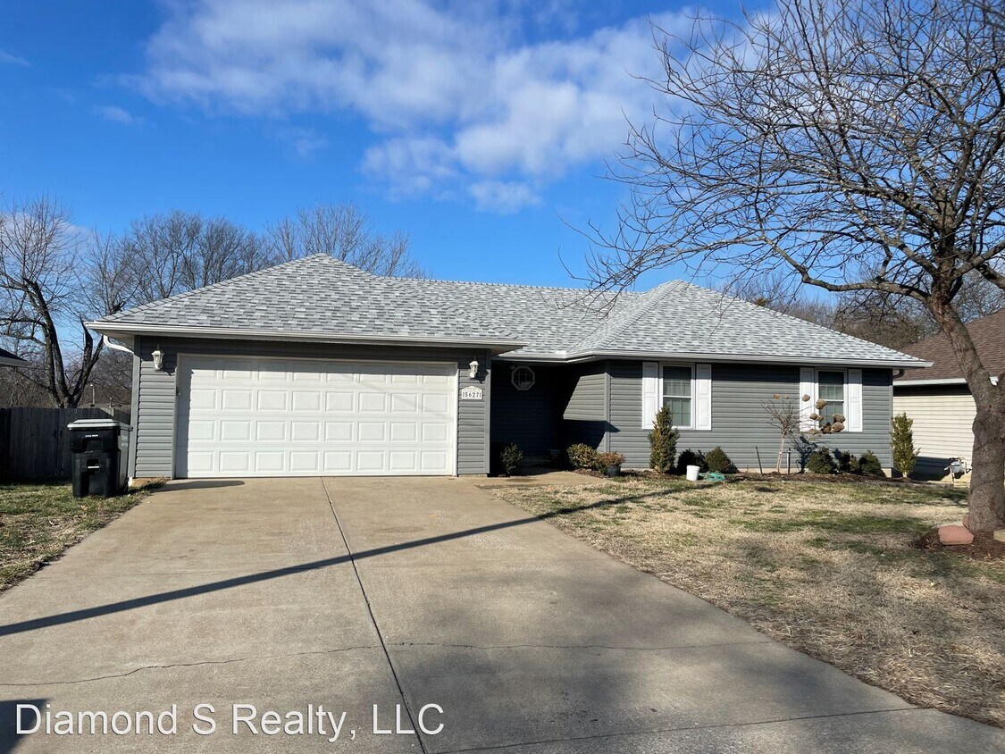 3 br, 1.5 bath House 5627 S Pinehurst Ave House Rental in