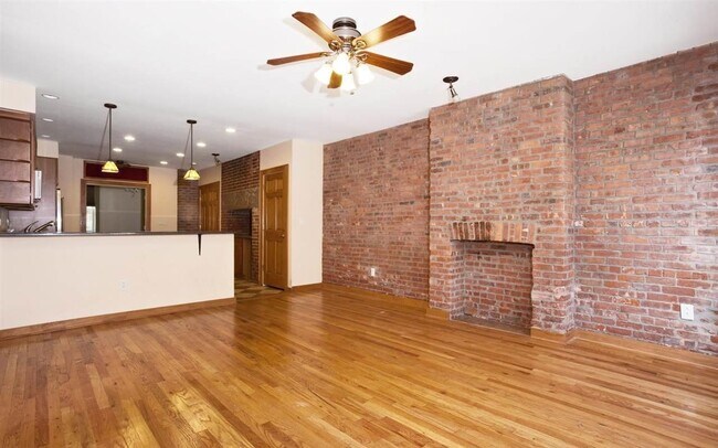 Building Photo - 202 Warren St