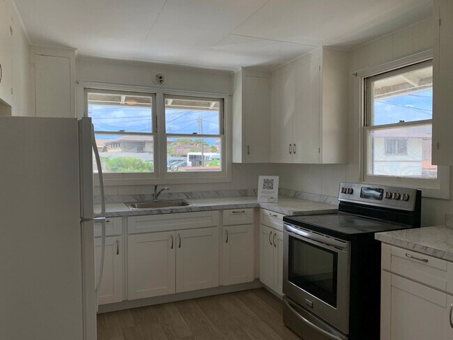Foto del edificio - 3 Bedroom/1 Bathroom-One Tandem Parking/Ne...