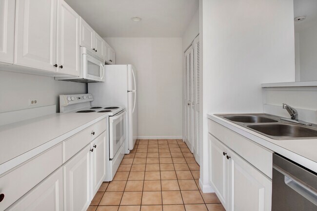 Kitchen - 1717 Mount Pleasant St