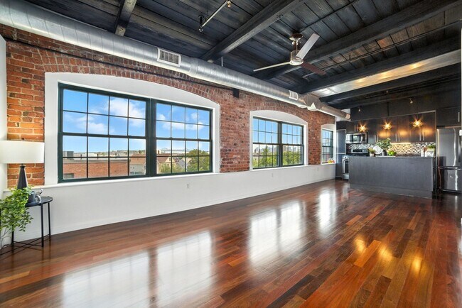 Building Photo - 210 Broadway