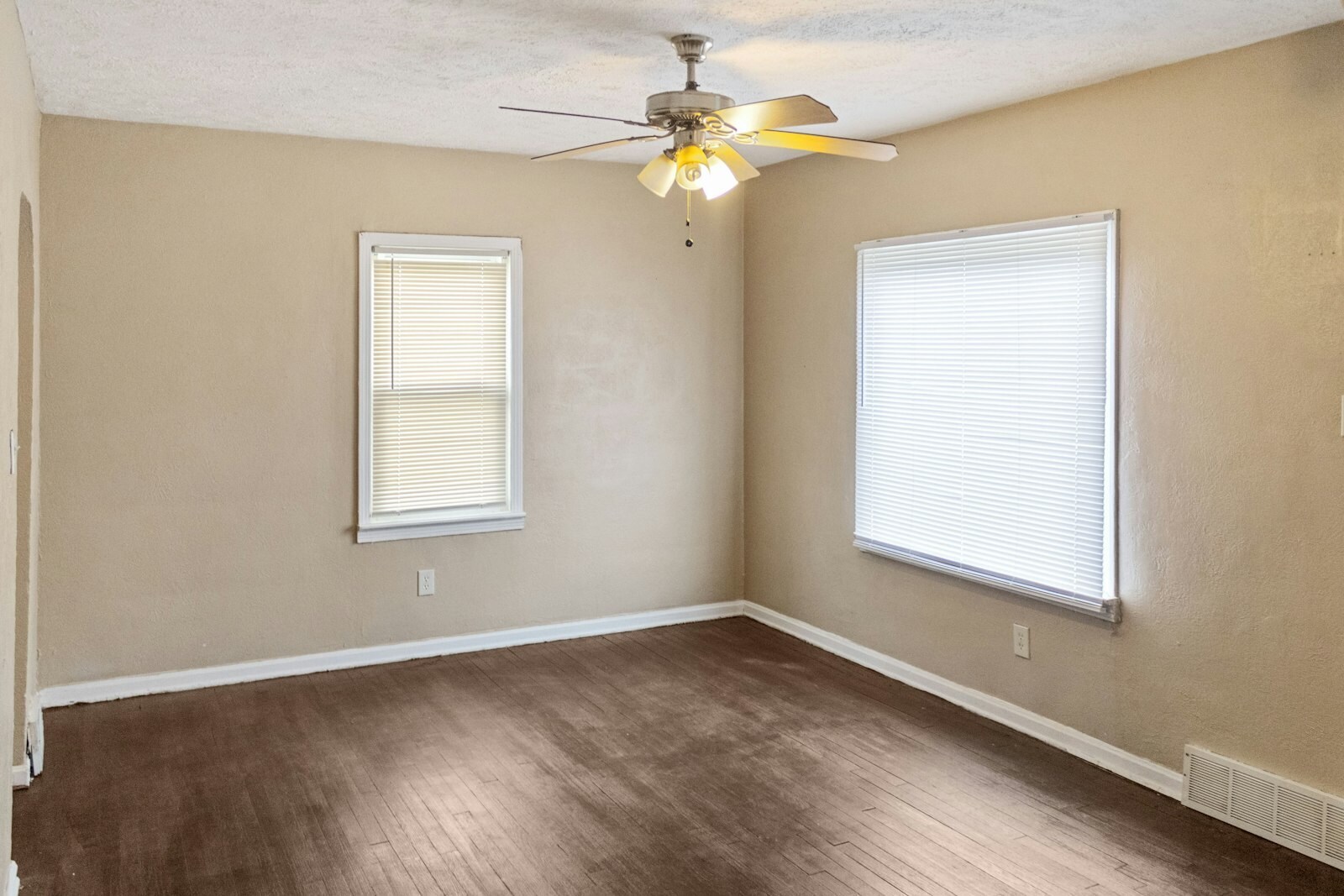 1631 Avalon Rd Cleveland, OH 44112 – photo 4