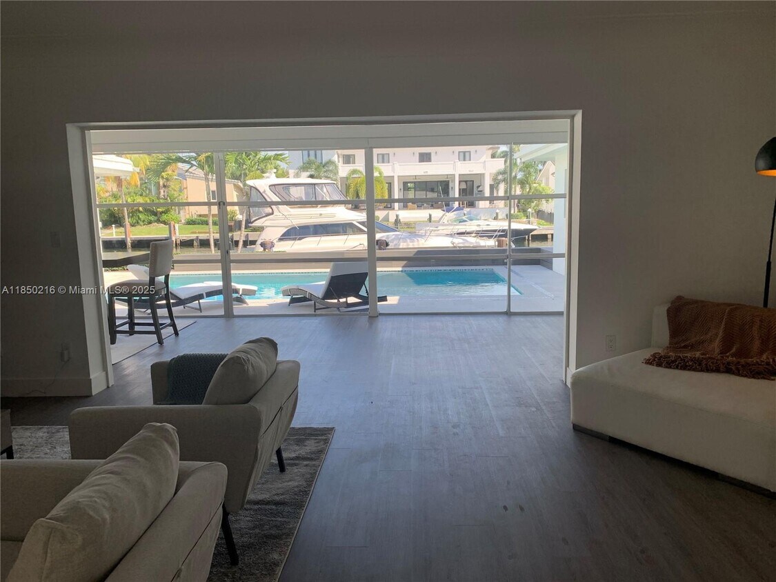 Foto principal - 6911 Sunrise Pl