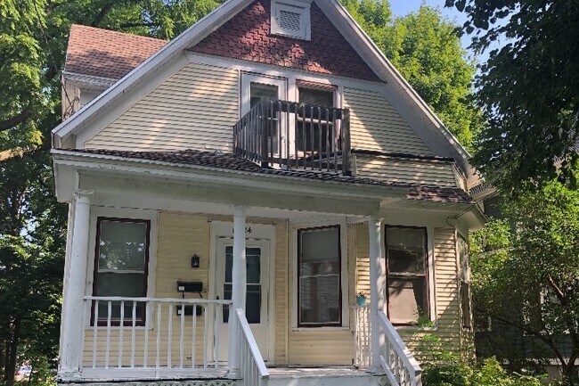 Foto del edificio - 1224 Vilas Ave