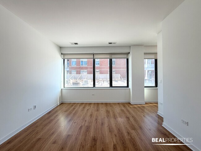 Building Photo - 548 W Webster Ave