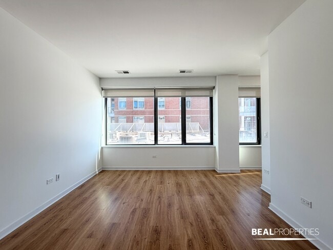 Building Photo - 548 W Webster Ave