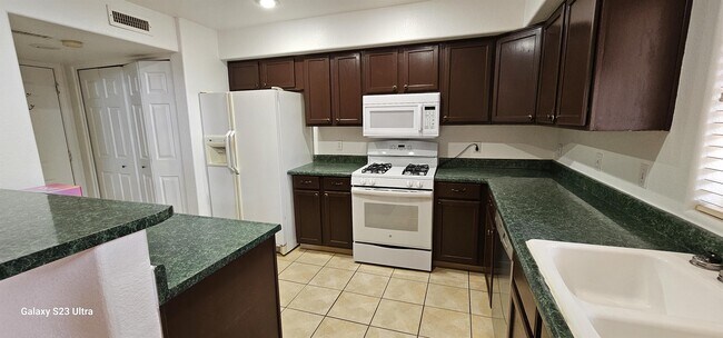 Building Photo - 2184 S Linmar Ct