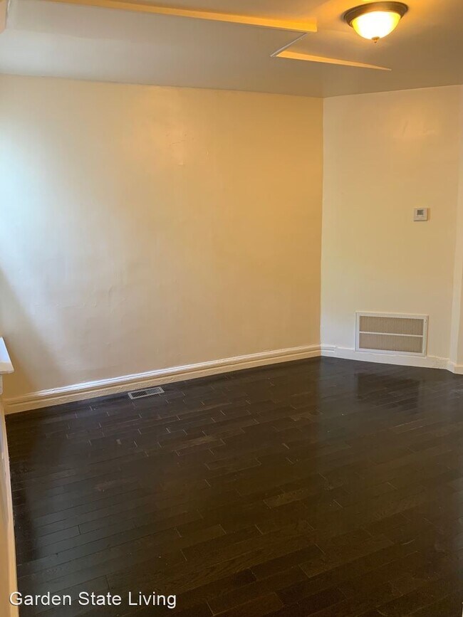 Building Photo - 3 br, 1 bath House - 104 9th Avenue