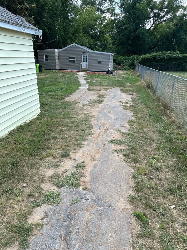 Building Photo - 216 1/2 Earl Ave