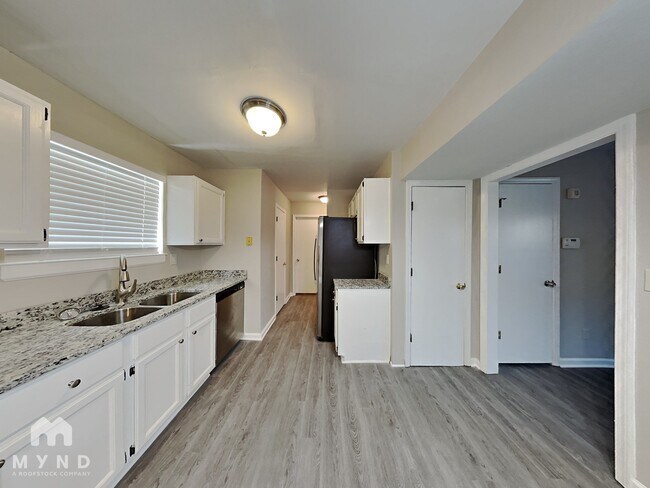 Building Photo - 5561 Northcut Dr