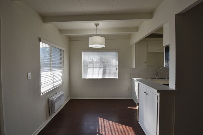 Building Photo - 6125 Whitsett Ave