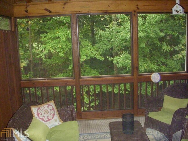 Foto del edificio - 4309 Village Green Dr