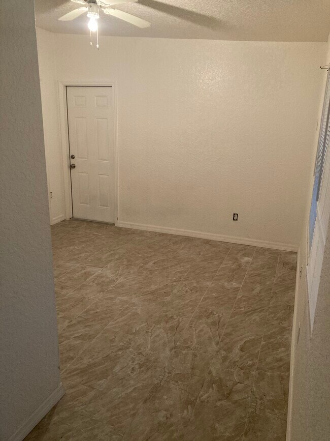 Building Photo - 377 Pineda St