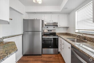 Building Photo - 9851 Sandalfoot Blvd