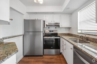 Building Photo - 9851 Sandalfoot Blvd