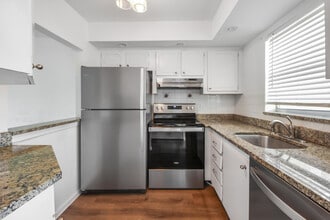 Building Photo - 9851 Sandalfoot Blvd