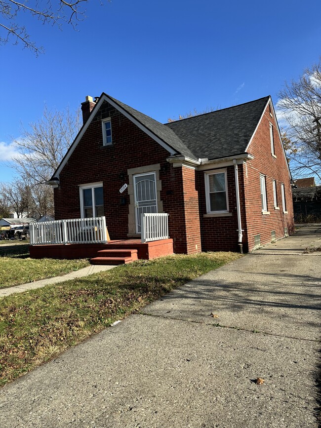 Building Photo - 19144 Verona St