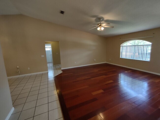 Building Photo - Nice Amaral Home with Wood Floors & Tile